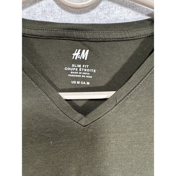 H&M  V-Neck Slim Fit T Shirt Women’s size Medium Green Short Sleeve Stretch - Picture 1 of 6